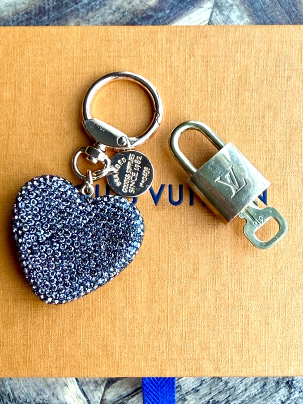 Louis Vuitton Lock & Key #316 with Fashion Keyholder